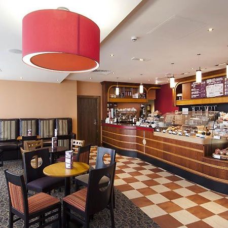 Premier Inn London Heathrow Terminal 5 West Drayton  ภายนอก รูปภาพ