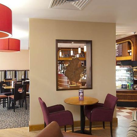 Premier Inn London Heathrow Terminal 5 West Drayton  ภายนอก รูปภาพ