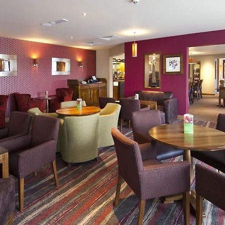 Premier Inn London Heathrow Terminal 5 West Drayton  ภายนอก รูปภาพ