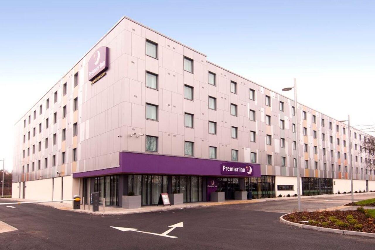 Premier Inn London Heathrow Terminal 5 West Drayton  ภายนอก รูปภาพ