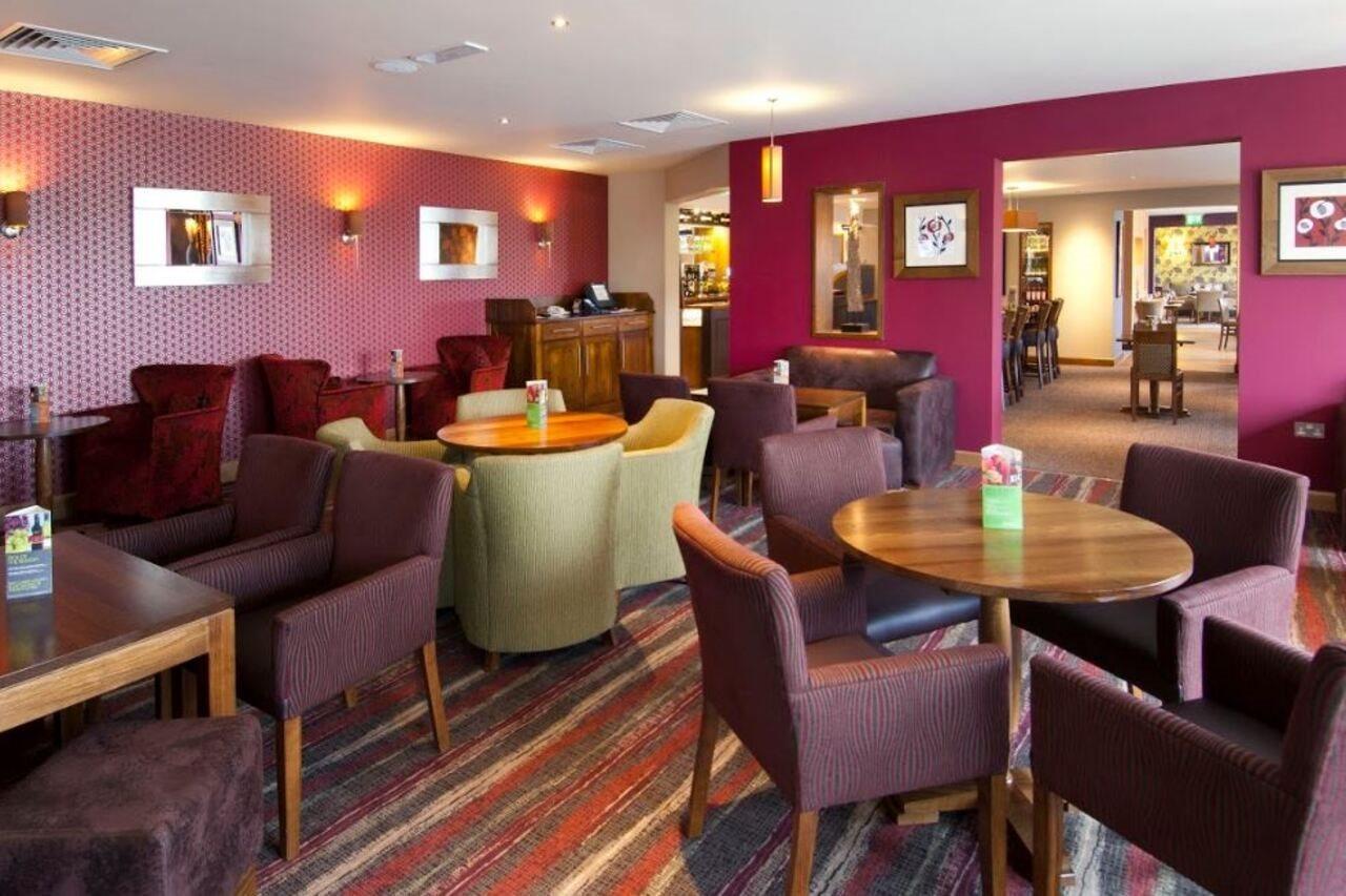 Premier Inn London Heathrow Terminal 5 West Drayton  ภายนอก รูปภาพ