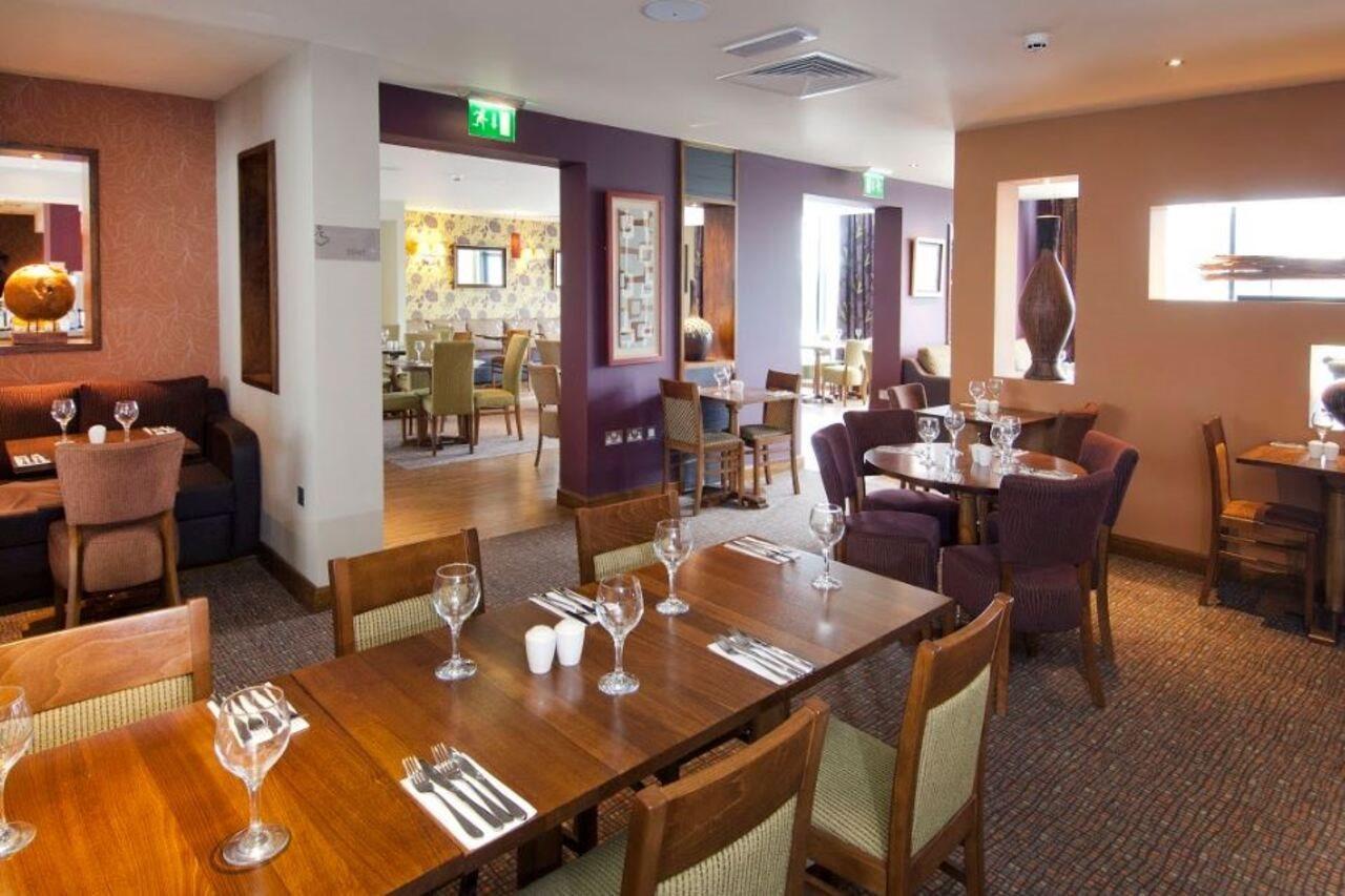 Premier Inn London Heathrow Terminal 5 West Drayton  ภายนอก รูปภาพ