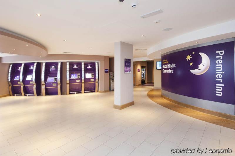 Premier Inn London Heathrow Terminal 5 West Drayton  ภายนอก รูปภาพ