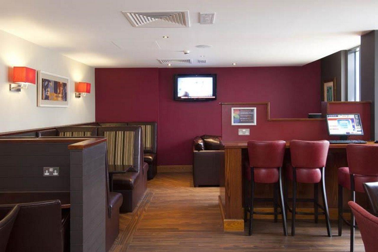 Premier Inn London Heathrow Terminal 5 West Drayton  ภายนอก รูปภาพ