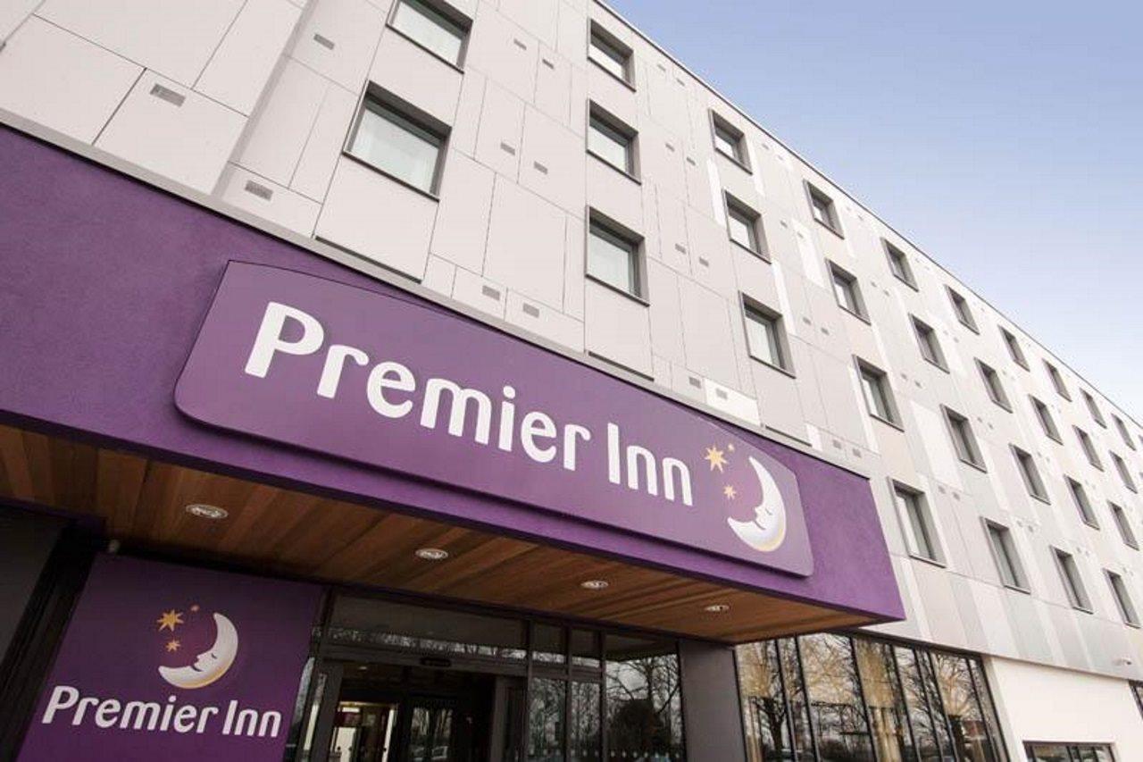 Premier Inn London Heathrow Terminal 5 West Drayton  ภายนอก รูปภาพ