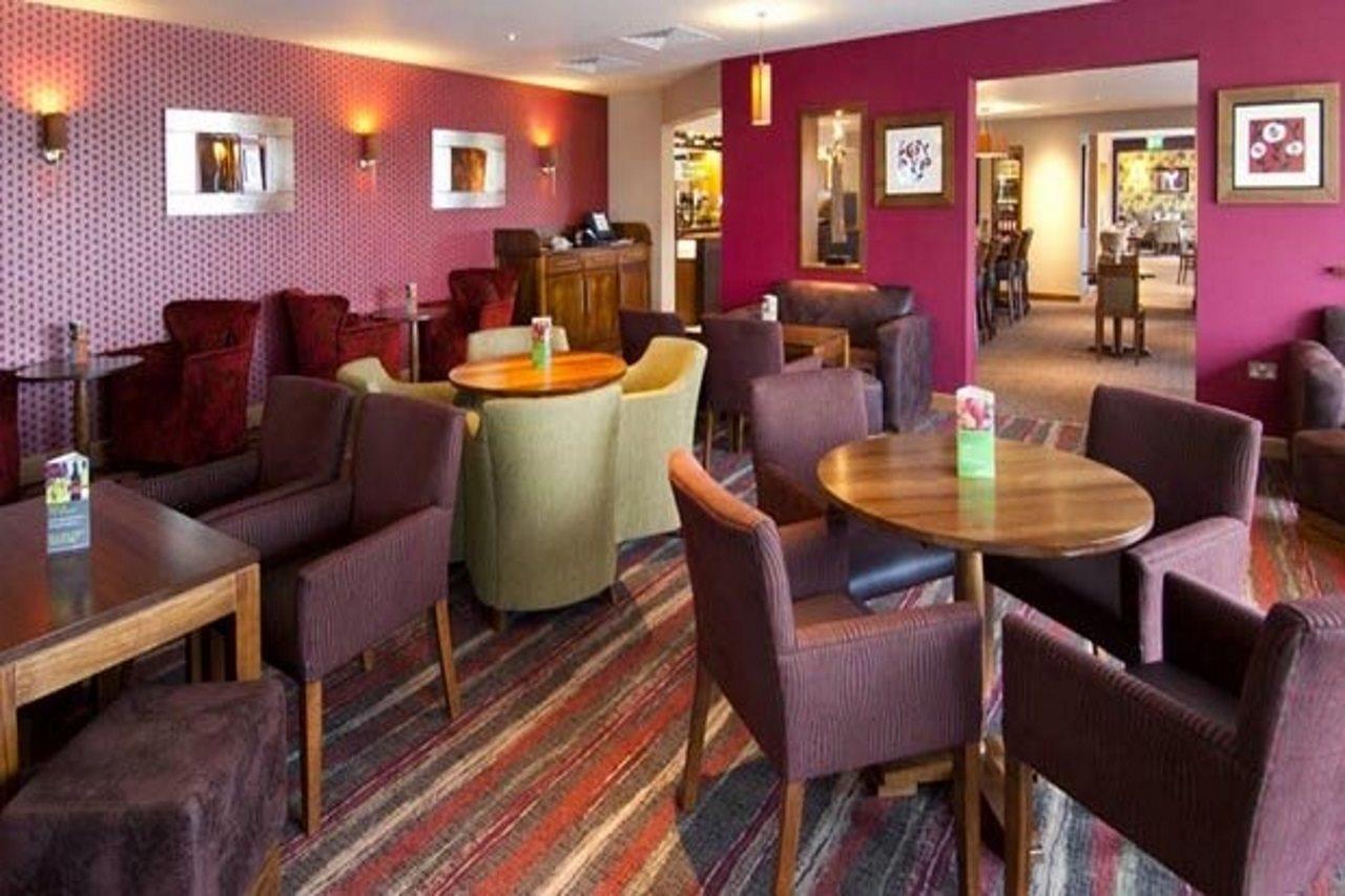 Premier Inn London Heathrow Terminal 5 West Drayton  ภายนอก รูปภาพ