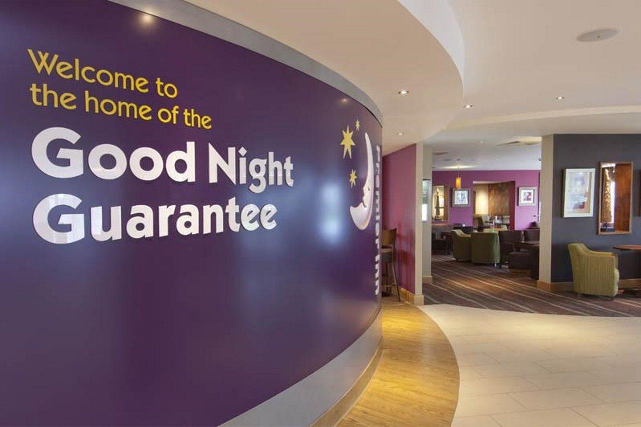 Premier Inn London Heathrow Terminal 5 West Drayton  ภายนอก รูปภาพ