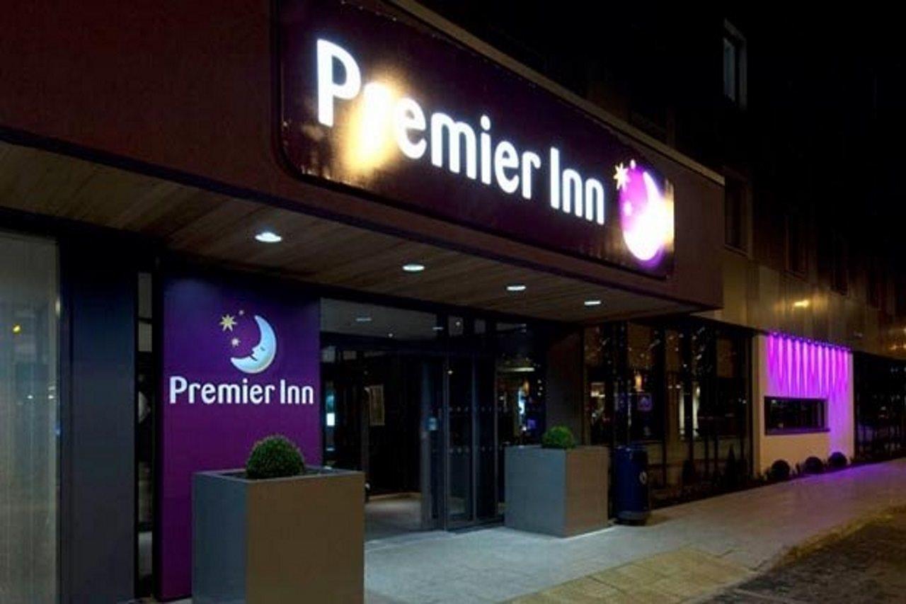 Premier Inn London Heathrow Terminal 5 West Drayton  ภายนอก รูปภาพ