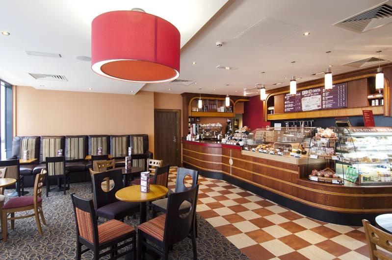 Premier Inn London Heathrow Terminal 5 West Drayton  ภายนอก รูปภาพ