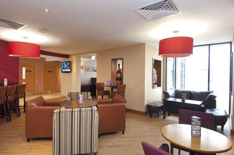 Premier Inn London Heathrow Terminal 5 West Drayton  ภายนอก รูปภาพ