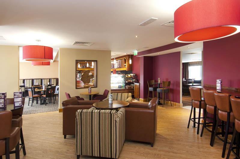 Premier Inn London Heathrow Terminal 5 West Drayton  ภายนอก รูปภาพ