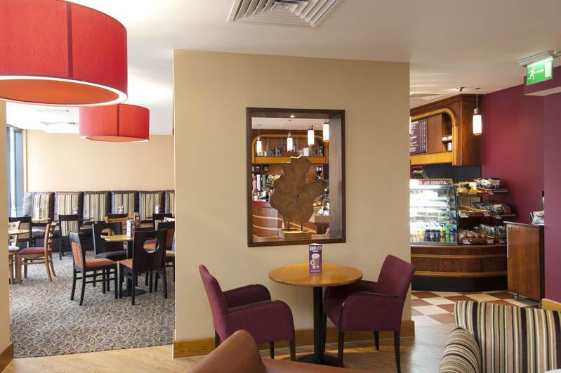 Premier Inn London Heathrow Terminal 5 West Drayton  ภายนอก รูปภาพ