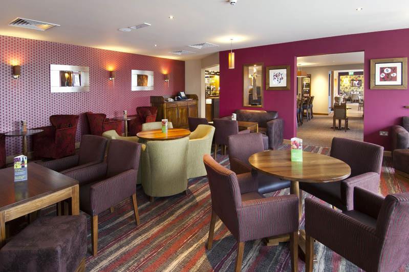 Premier Inn London Heathrow Terminal 5 West Drayton  ภายนอก รูปภาพ