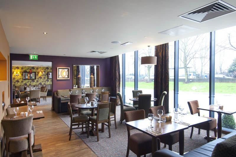 Premier Inn London Heathrow Terminal 5 West Drayton  ภายนอก รูปภาพ