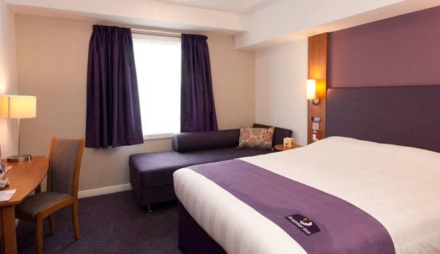 Premier Inn London Heathrow Terminal 5 West Drayton  ภายนอก รูปภาพ